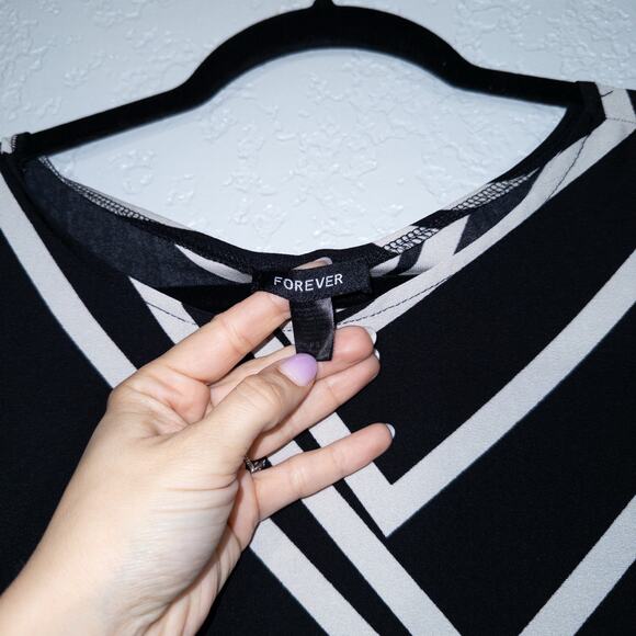 Forever Black & White Abstract Boatneck Shift Dress Petite Small - Picture 3 of 4